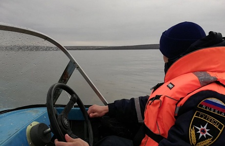 Спасатели продолжают профилактические рейды на Сурском водохранилище